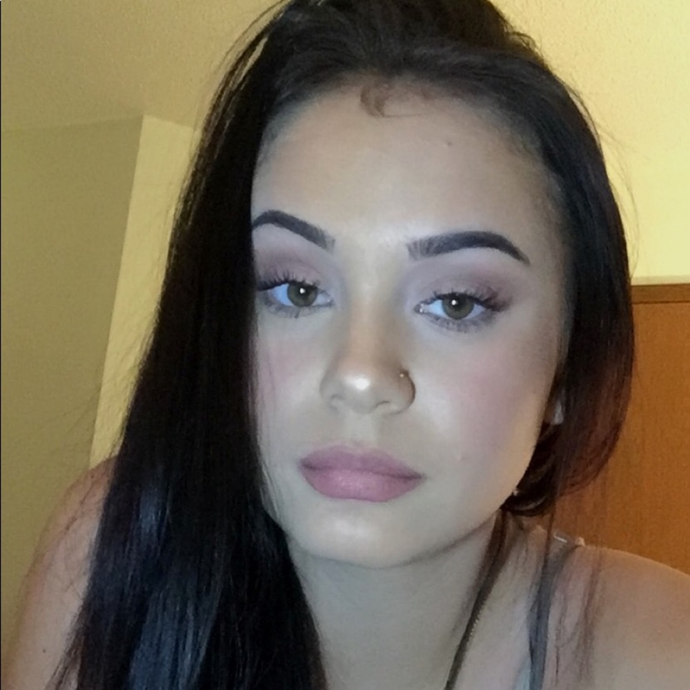 Meet your Posher, Hayley